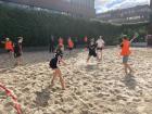 Handball bei Sonnenschein im Sand macht einfach Spa!